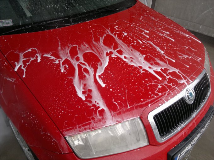 Bezpieczny szampon samochodowy