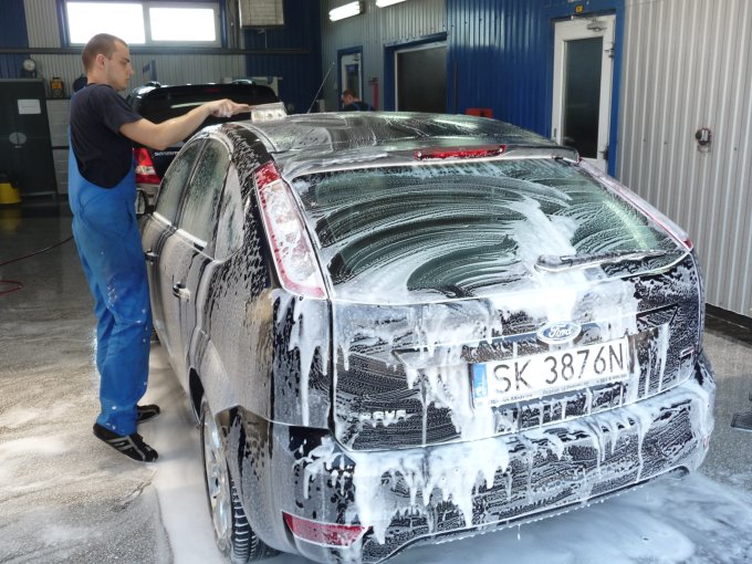 Profesjonalne mycie samochodu